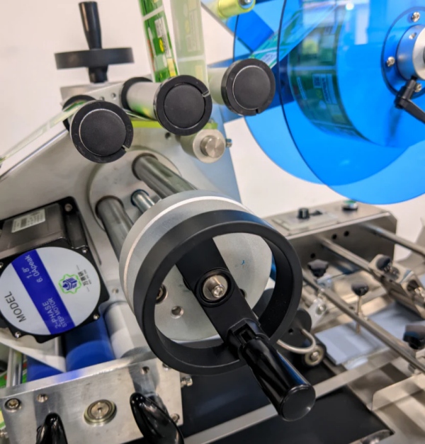 Positioning Labeling Machine