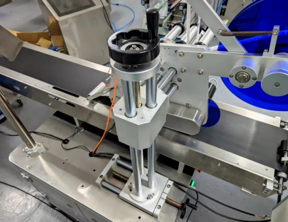 fully automatic corner labeling machine