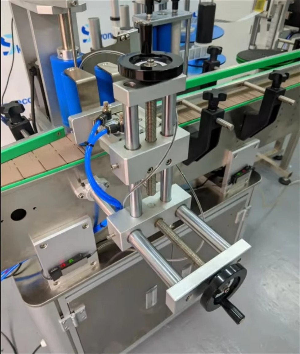 Round Bottle Labeling Machine